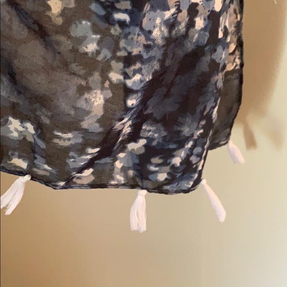 BNWT Blue & white tassel scarf - Picture 3 of 6